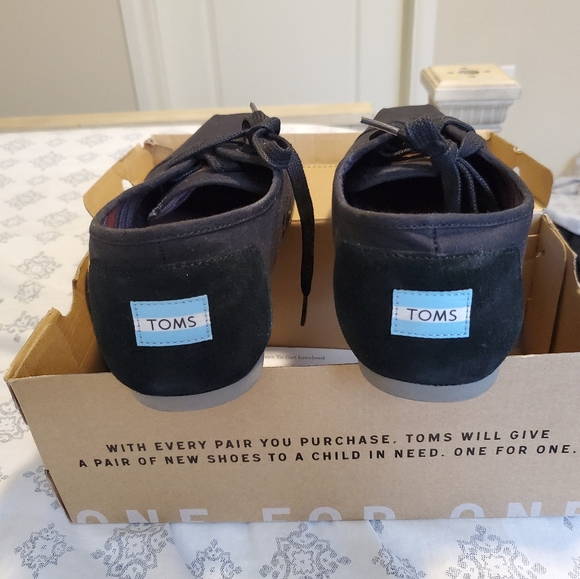 Shoes - Picture 3 of 4